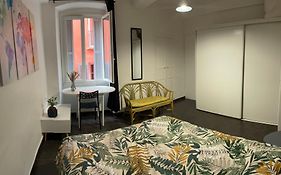Chambres Chez L Habitant Situee Place Du Marche